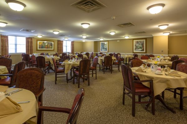 Dining room at Bentley Commons at Paragon Village