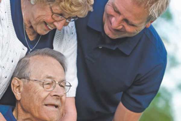 Professionals taking care of a senior in Pacifica Senior Living Ocala
