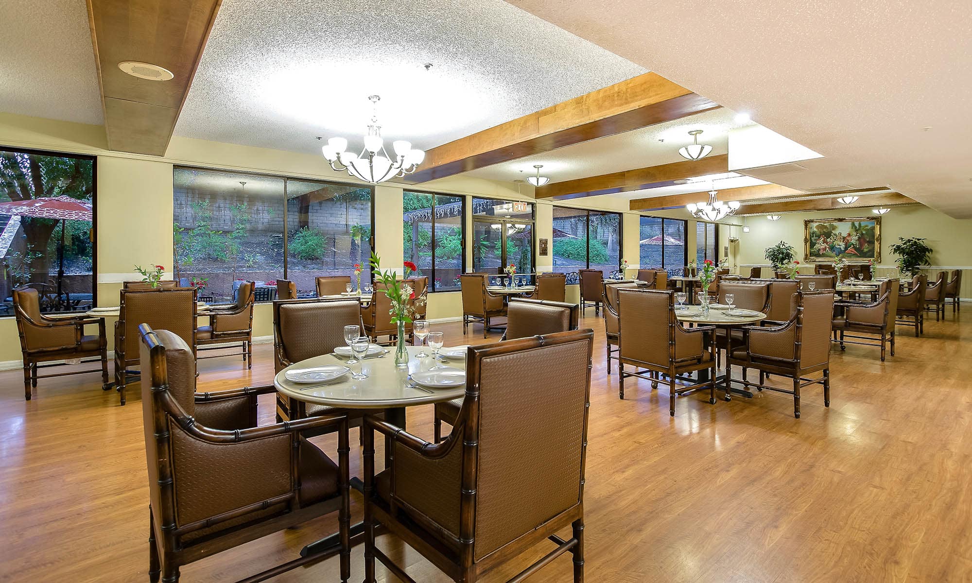 Pacifica Senior Living Northridge dining room