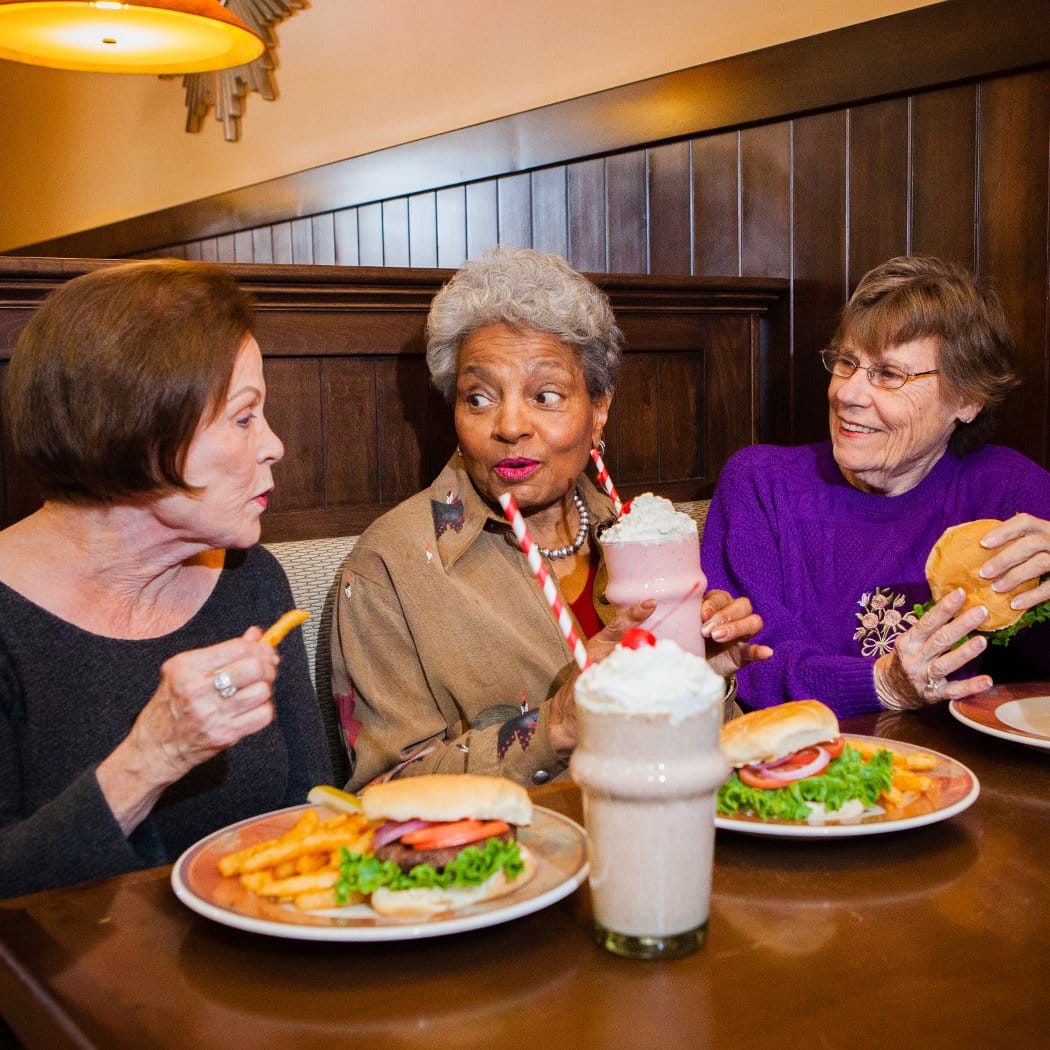 Dining at Holly Creek Retirement Community