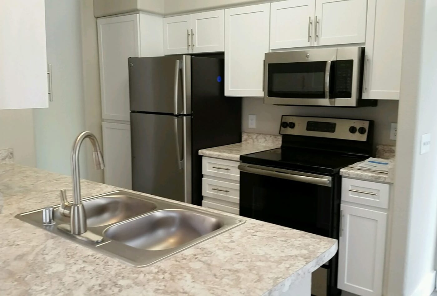 Modern and well-equipped kitchen in model home at The Retreat Apartments in Phoenix, Arizona