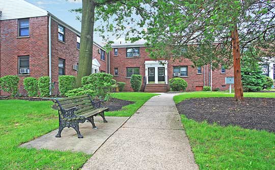 Boulevard Apartments is tranquil and away from the hustle and bustle of the Big Apple.