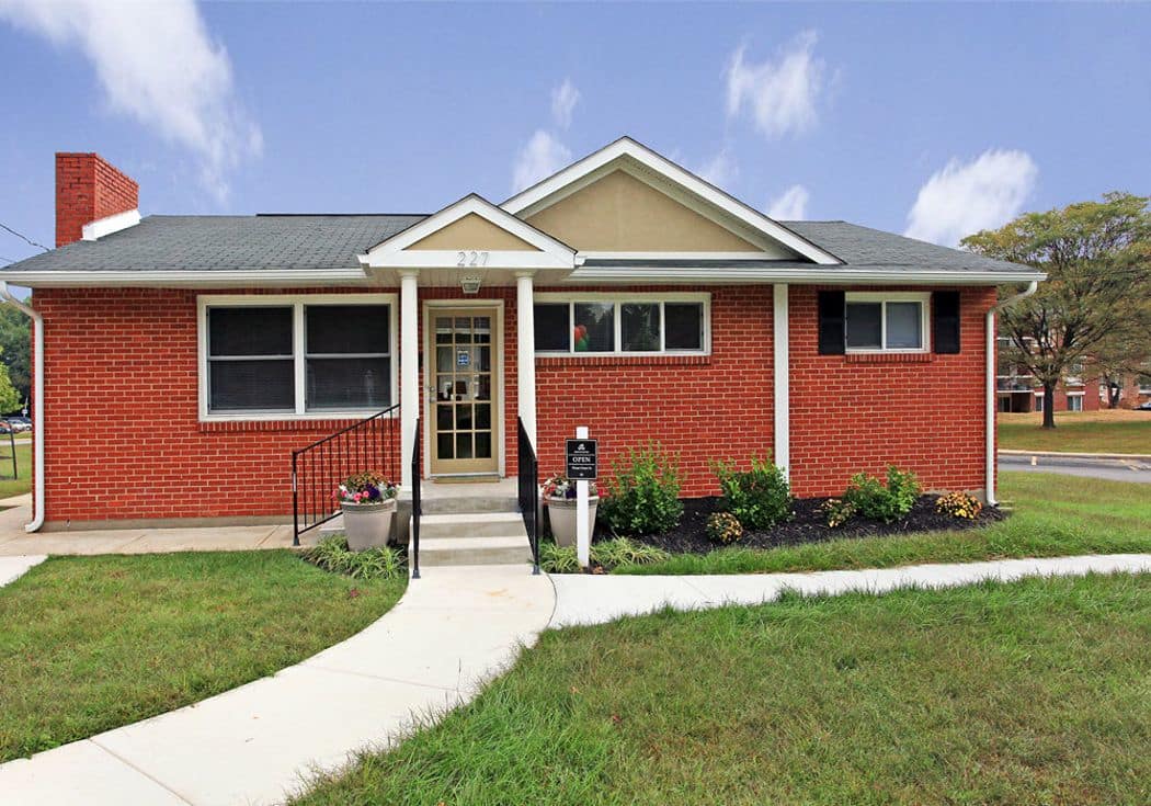 Leasing office at Carroll Park in Middle River