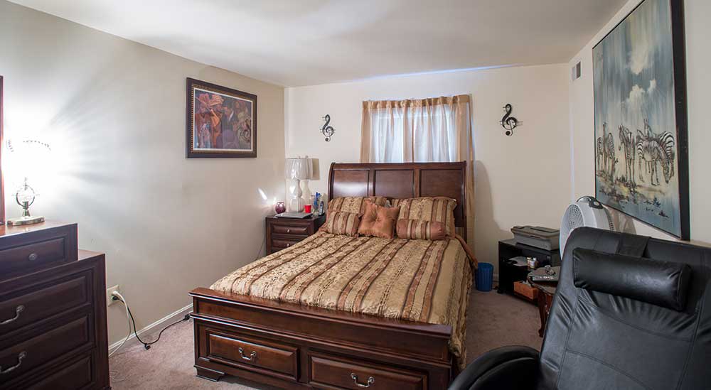 Master bedroom at Summer Ridge Apartments