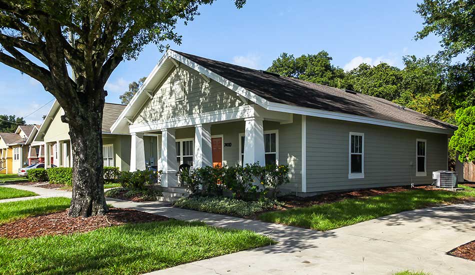 Tampa, FL Apartments for Rent in Old Seminole Heights | The Oaks at