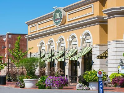 The Drake Apartments is conveniently located in Mayfield Heights, OH