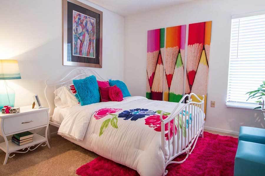 Vibrant bedrooms at Knollwood Apartments