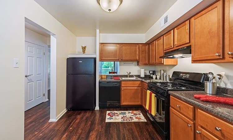Modern kitchen at The Cascades Townhomes and Apartments
