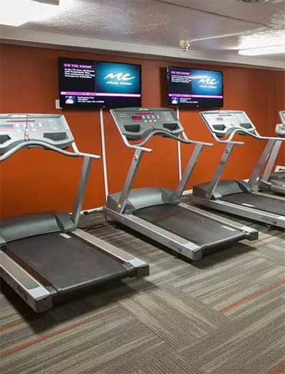 Fitness center at Solon Club Apartments in Oakwood Village, OH