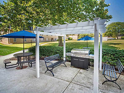 BBQ grill and benches at The Edge At Arlington in Columbus, OH