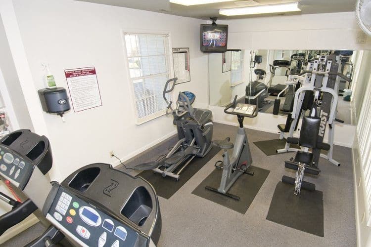 Fitness center at Eagle's Crest Apartments