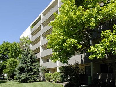 External building view of Park Towers Apartments in Richton Park, IL