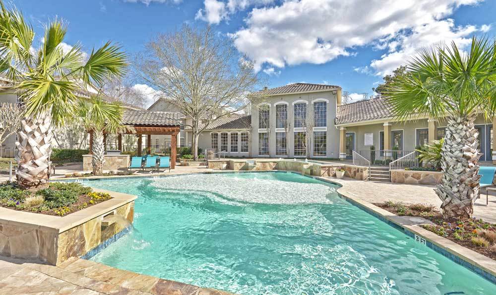 Swimming Pool at Signature Point Apartments in League City