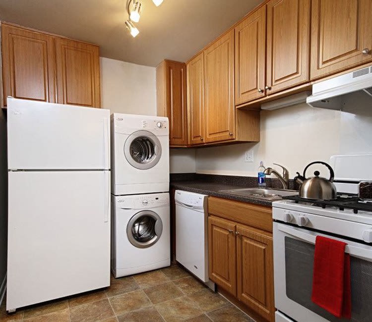 Eagle's Crest Apartments offers a beautiful kitchen in Harrisburg, Pennsylvania