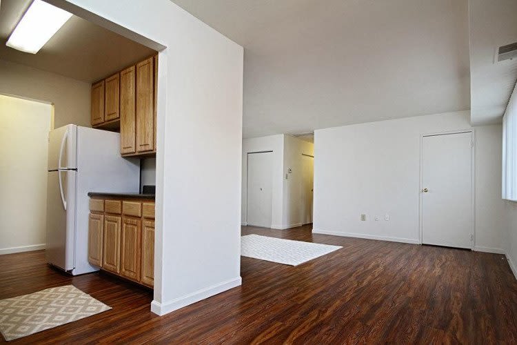 Full-equipped kitchen at King's Manor Apartments
