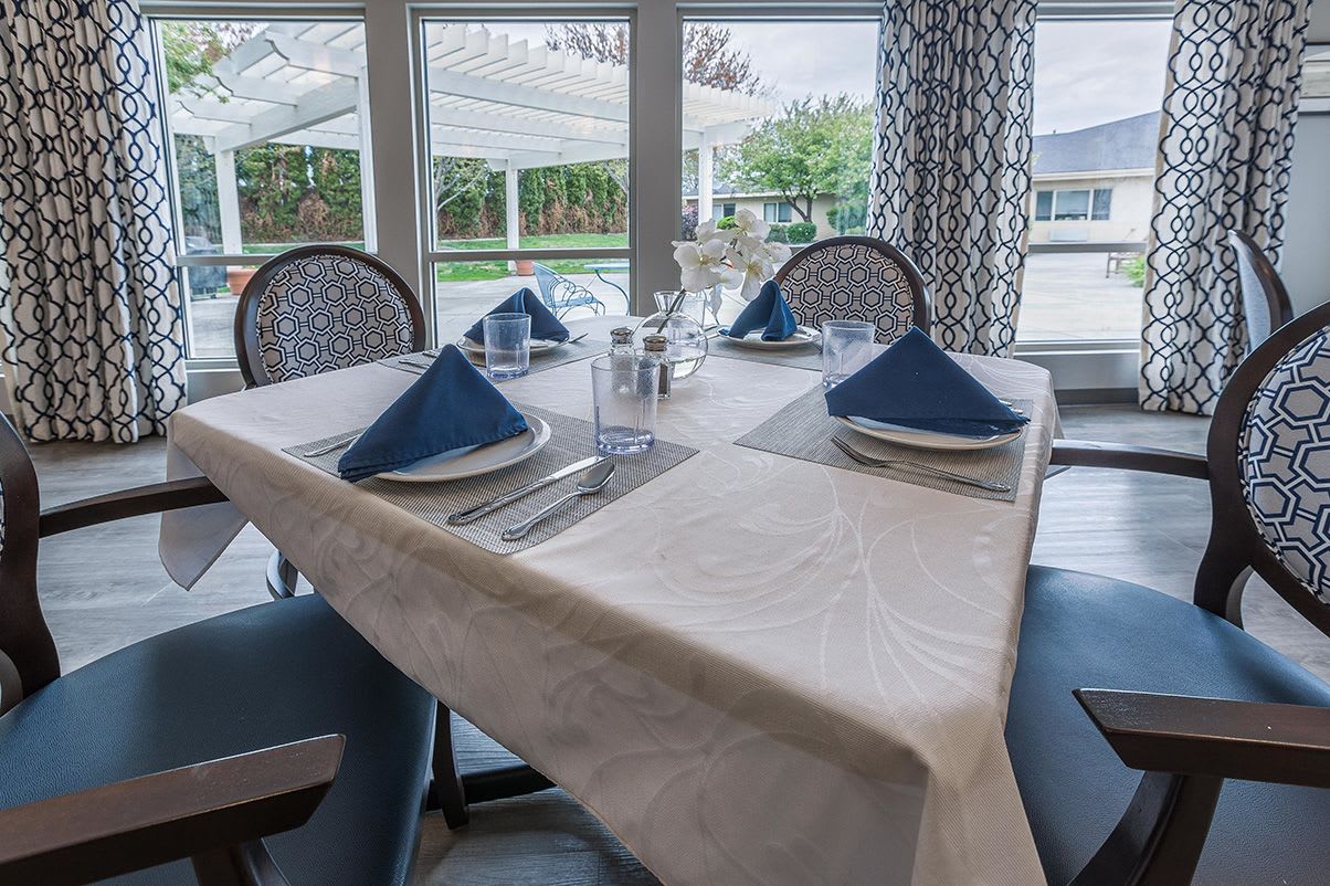 Dinning area at Regency Canyon Lakes Rehabilitation & Nursing Center in Kennewick, WA, you or your loved one will never be bored!