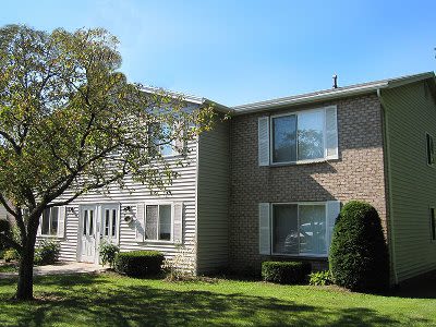 Exterior view of apartment home at Newcastle Apartments in Rochester