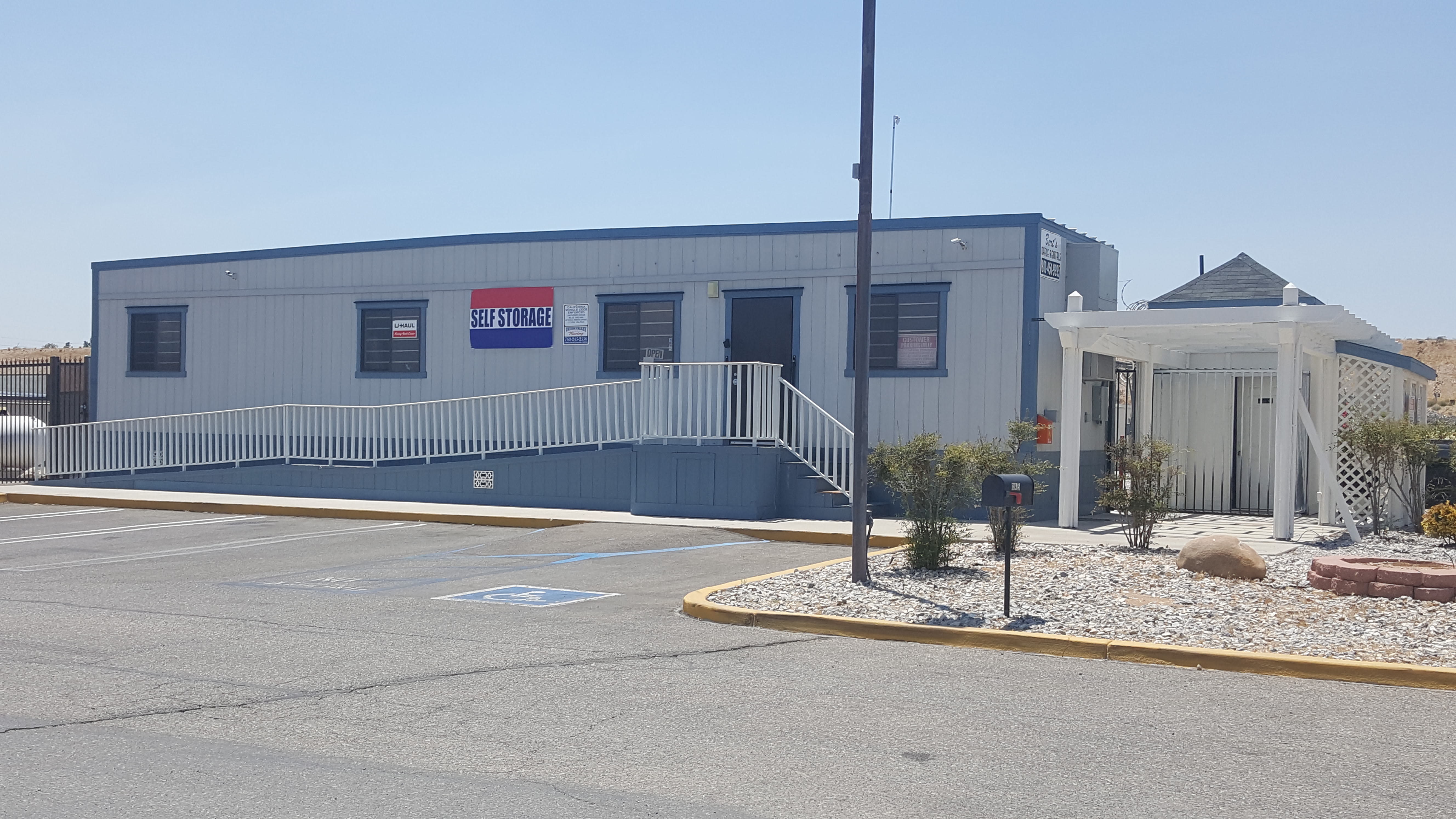 Self storage in Hesperia