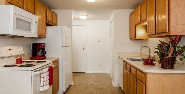 1 Amp 2 Bedroom Apartments In Rochester Ny King S Court