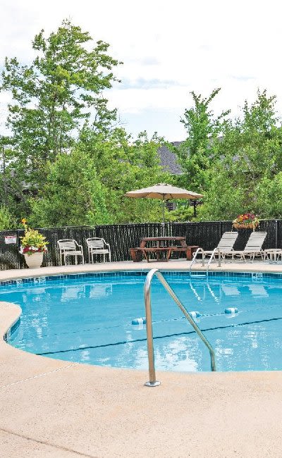 Swimming pool at Maplewood Estates Apartments in Hamburg, New York