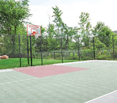 Basketball court at Maplewood Estates Apartments in Hamburg, New York