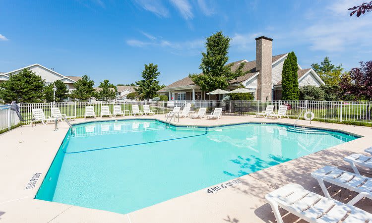 Oakmonte Apartments swimming pool in Webster, NY