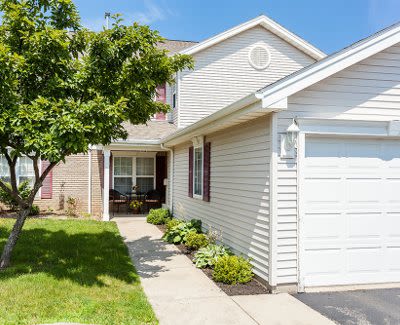 Luxury apartments at Oakmonte Apartments in Webster