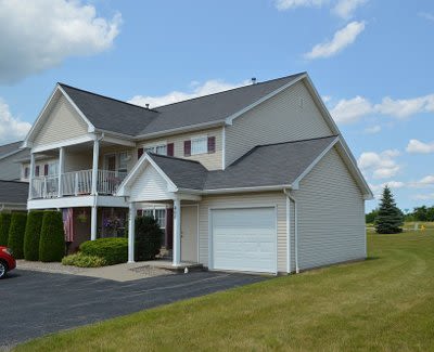 Luxury apartments and townhomes at Avon Commons in Avon
