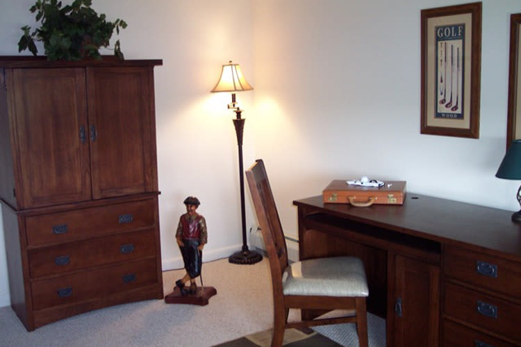 Village Green Apartments offers a cozy bedroom in Baldwinsville, NY
