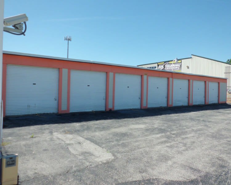 Drive-up units at A Storage Inn - Fenton in Fenton
