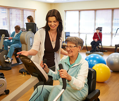 Resident and her physical therapist working out at Clermont Park