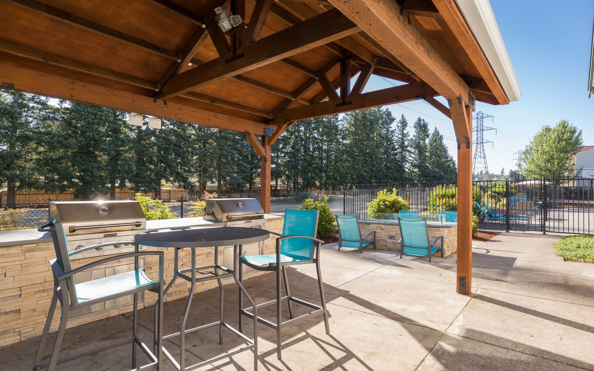 outdoor cooking area at The Landings at Morrison Apartments