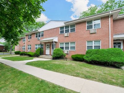 Enjoy the neighborhood at Lakeview Terrace Apartment Homes