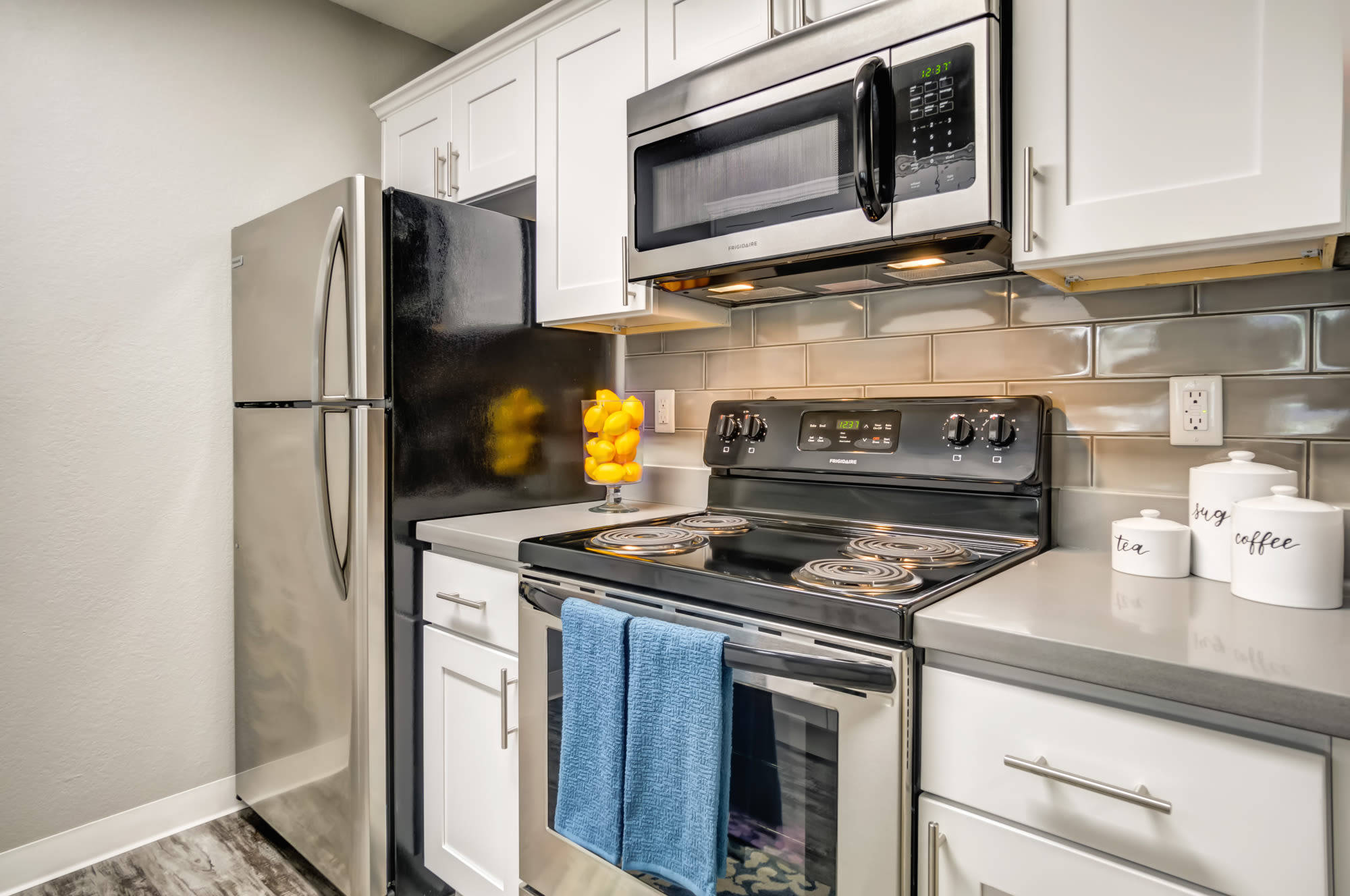 Kitchen at Serramonte Ridge Apartment Homes in Daly City,