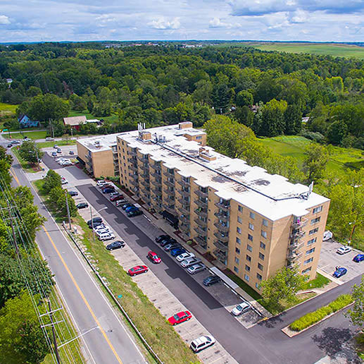 Great neighborhood at Solon Club Apartments in Oakwood Village, Ohio