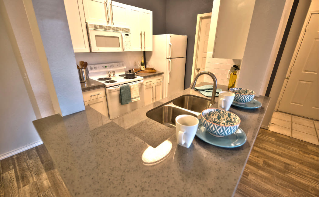 Preston Hollow Apartments showcase a luxury kitchen in Murray, Utah