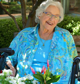 Patio seating at the senior living community in Sacramento