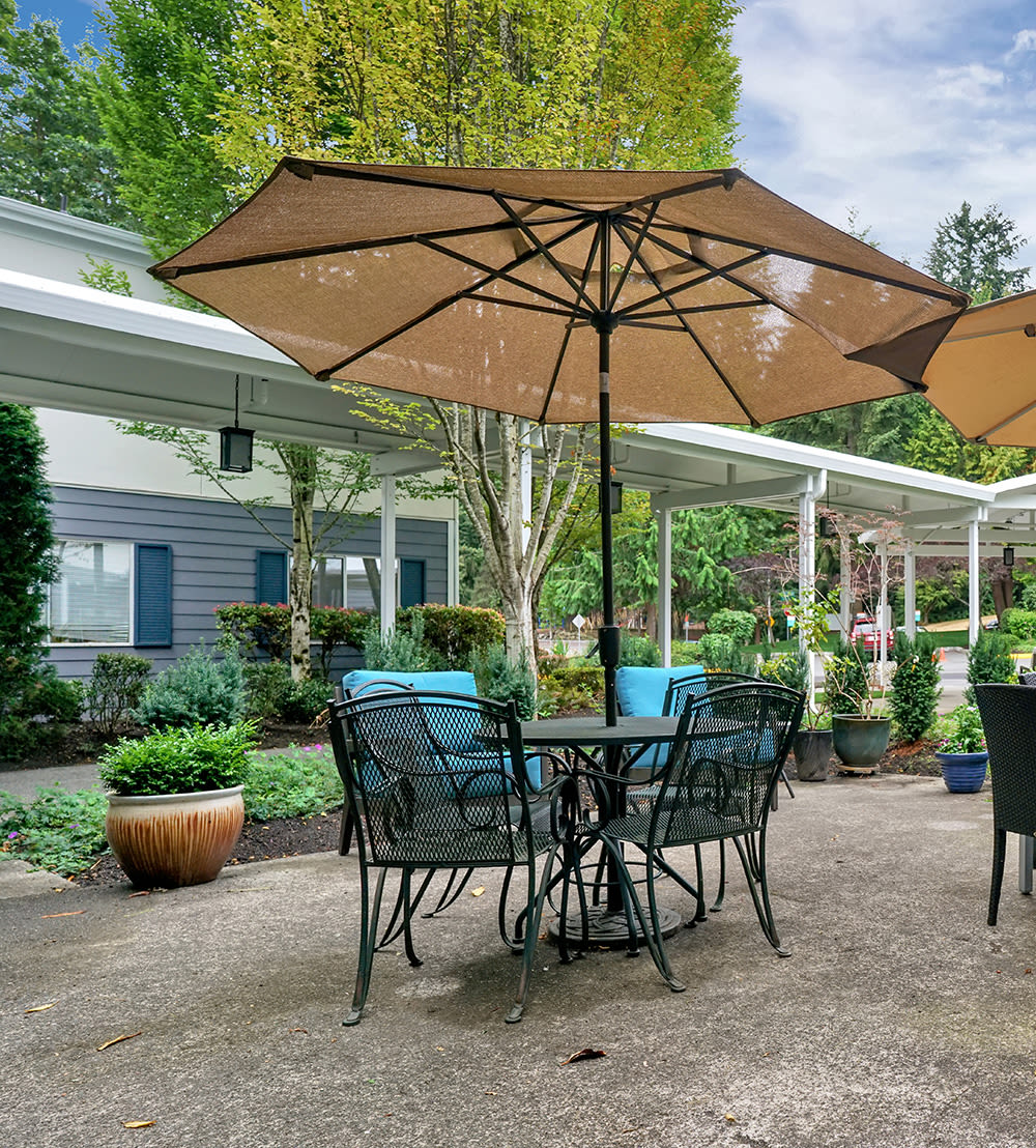 Outdoor Seating Area at Mountlake Terrace Plaza in Mountlake Terrace, Washington