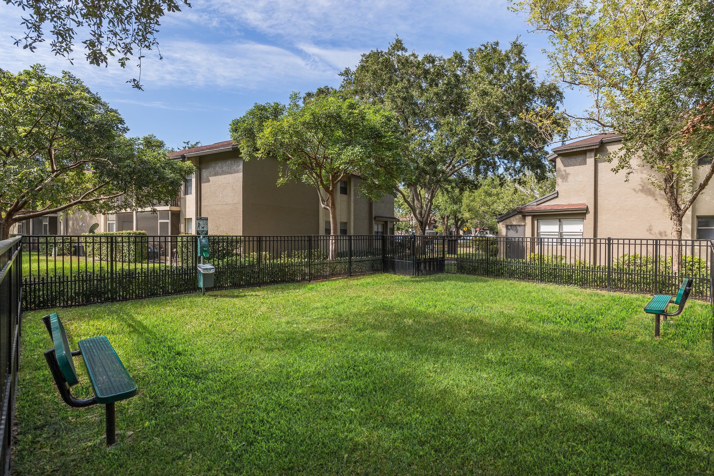 Very well-maintained green spaces at Siena Apartments in Plantation, Florida
