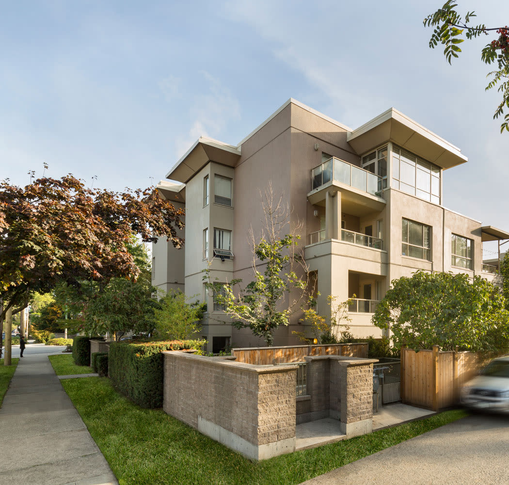 Enjoy apartments with walking paths at Dunway Court