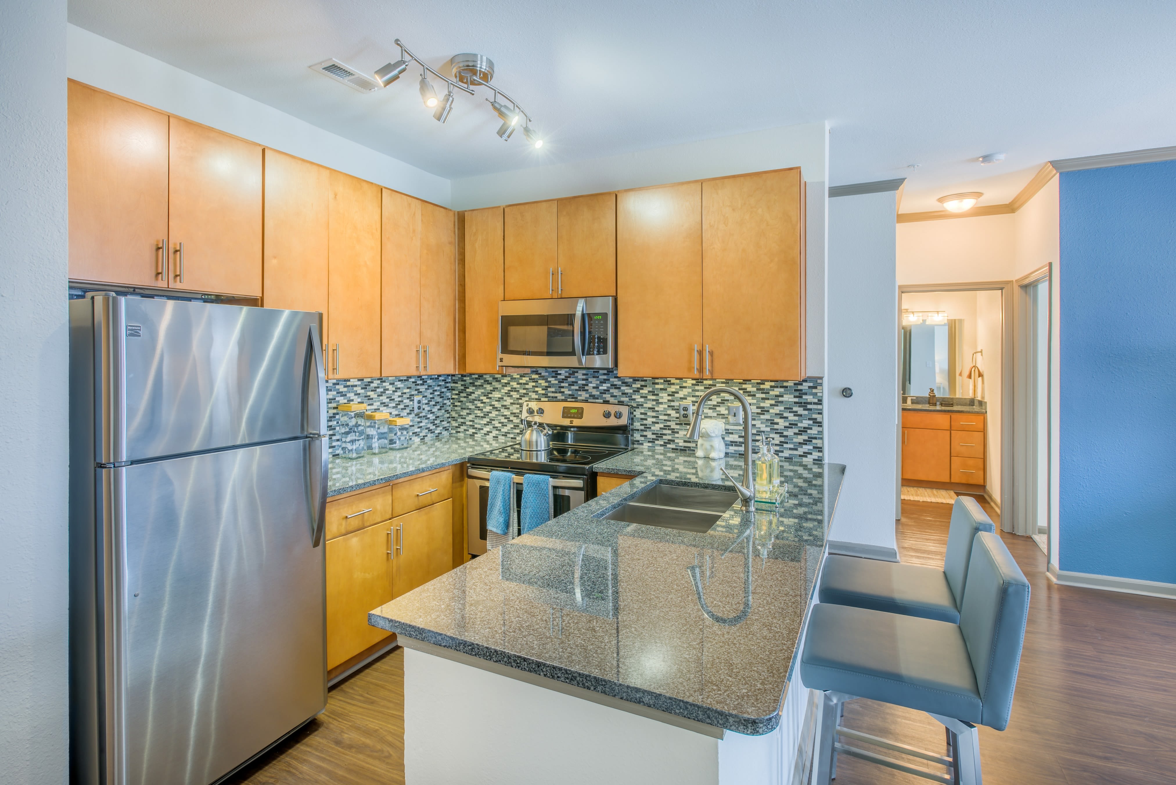 Apartments With Walk In Closets Amenities At Presley Oaks