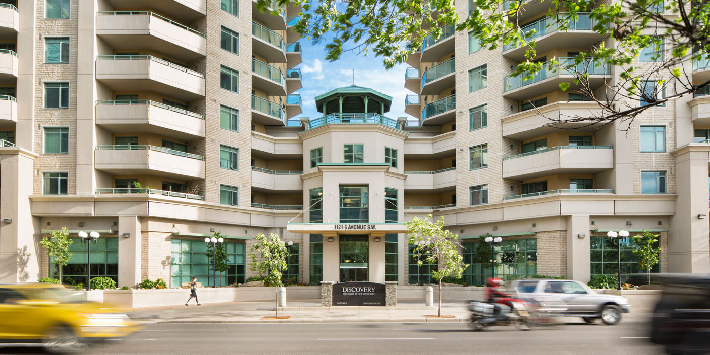 Enjoy the beautiful front view of Discovery Pointe apartments