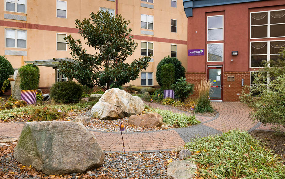 outdoor patio and walkway at The Manor at Market Square in Reading, Pennsylvania