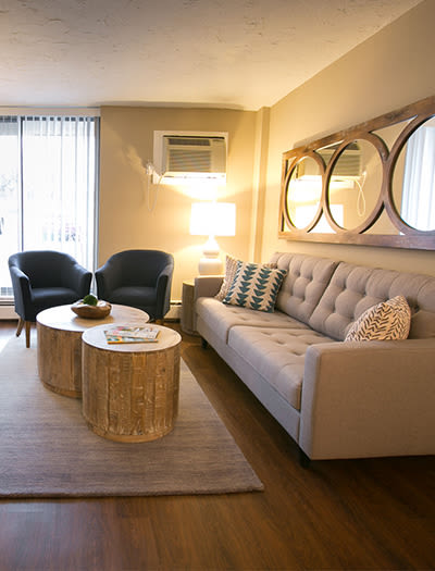 Living room at Solon Club Apartments