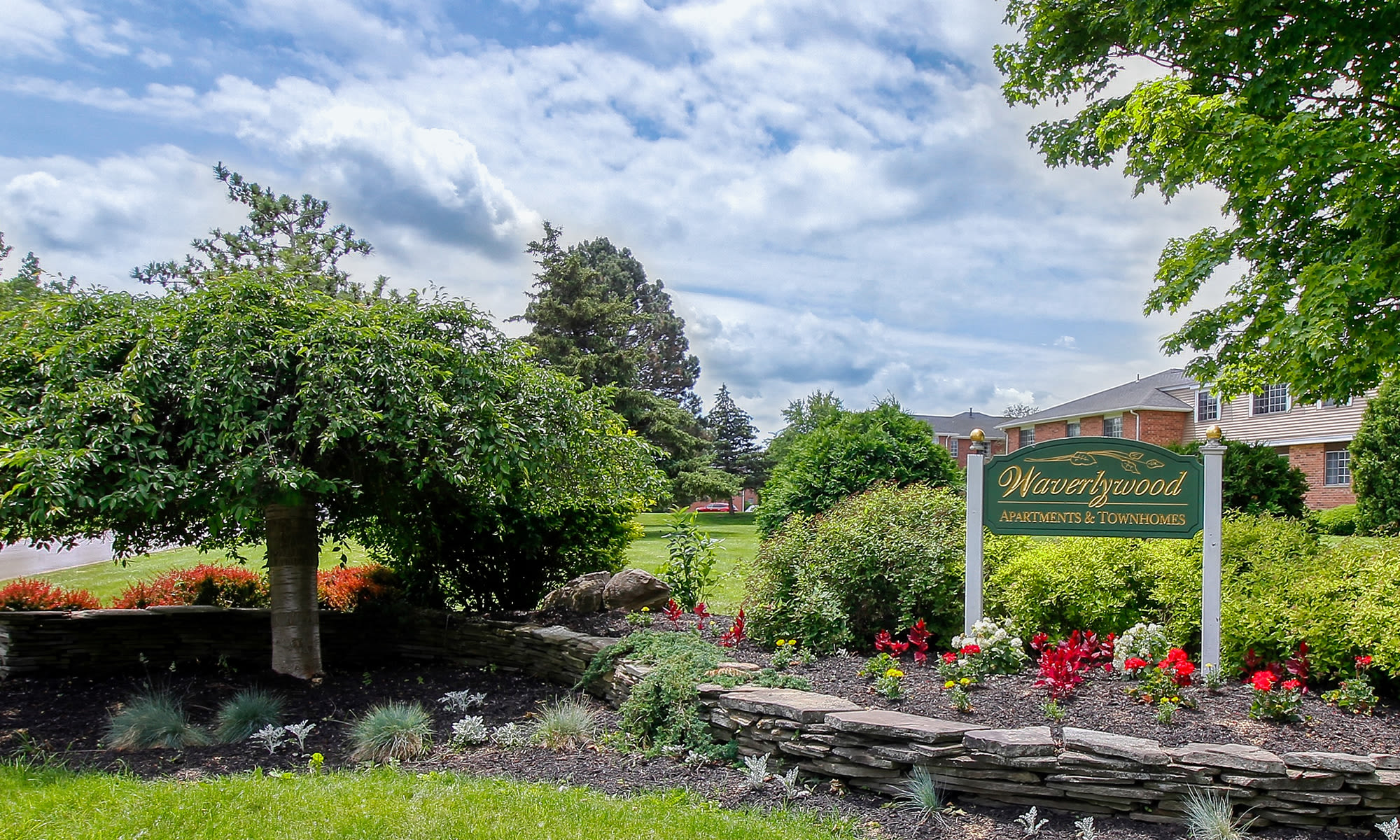 Waverlywood Apartments & Townhomes in Webster, New York