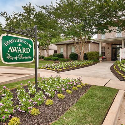 Exterior view of apartment building at Main Street Apartments in Huntsville, Alabama