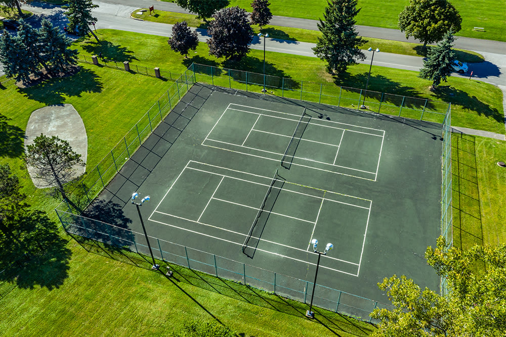Idylwood Resort Apartments tennis courts in Cheektowaga