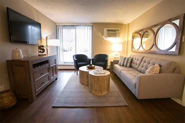 Living room at Solon Club Apartments