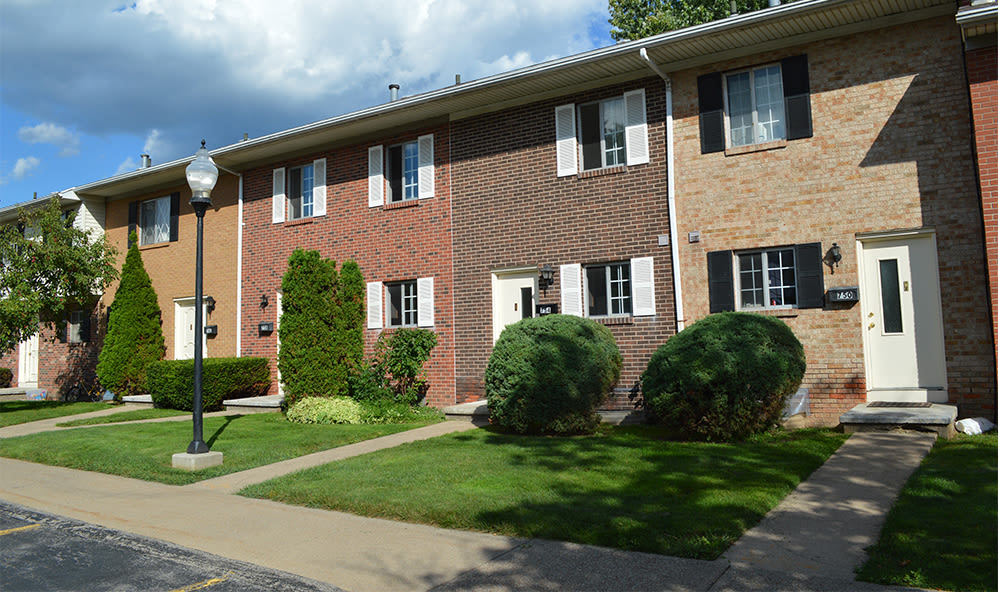 Photos of Elmwood Terrace Apartments & Townhomes in Rochester, NY