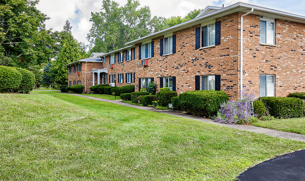 Photos of Knollwood Manor Apartments in Fairport, NY